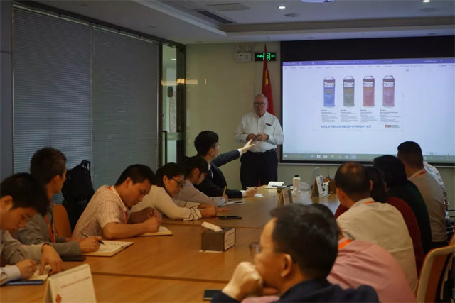 Stoner公司給廣東博皓帶來了新產品,主要有熱塑性脫模劑套裝和水性管道脫模劑