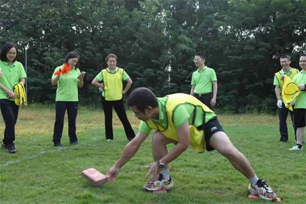 運(yùn)動(dòng)與激情碰撞，健康與快樂共享&mdash;廣東博皓第六屆運(yùn)動(dòng)會(huì)   -趣味接磚比賽